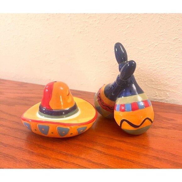 Vintage Ceramic Mexican Hat Latin America Mexico Salt Pepper Shakers Rare - Picture 1 of 4